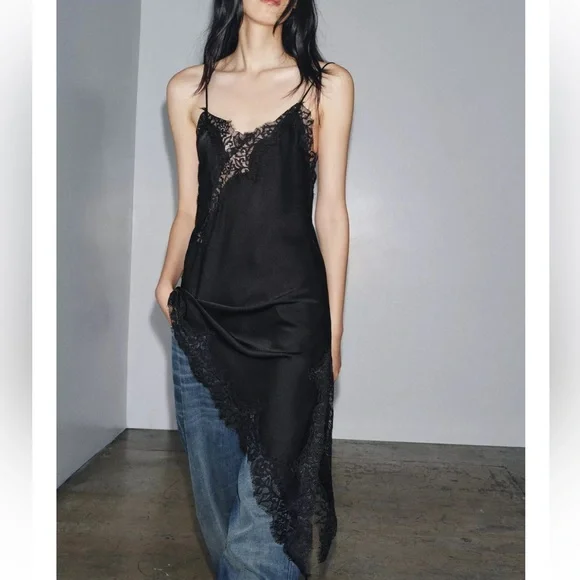 Satin dress with a V-neck and thin straps xs - Picture 4 of 7